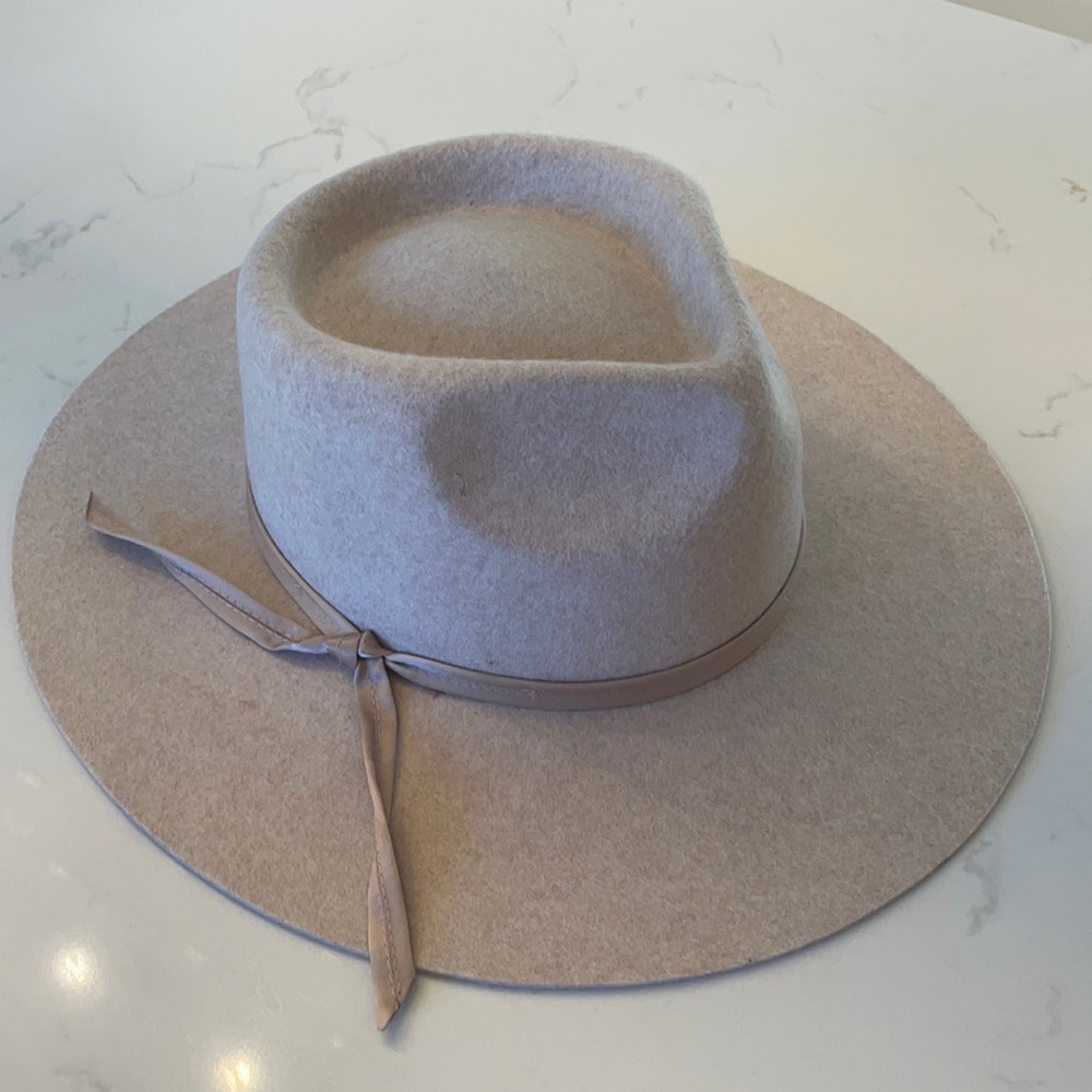 Women's wide brim fedora felt hat